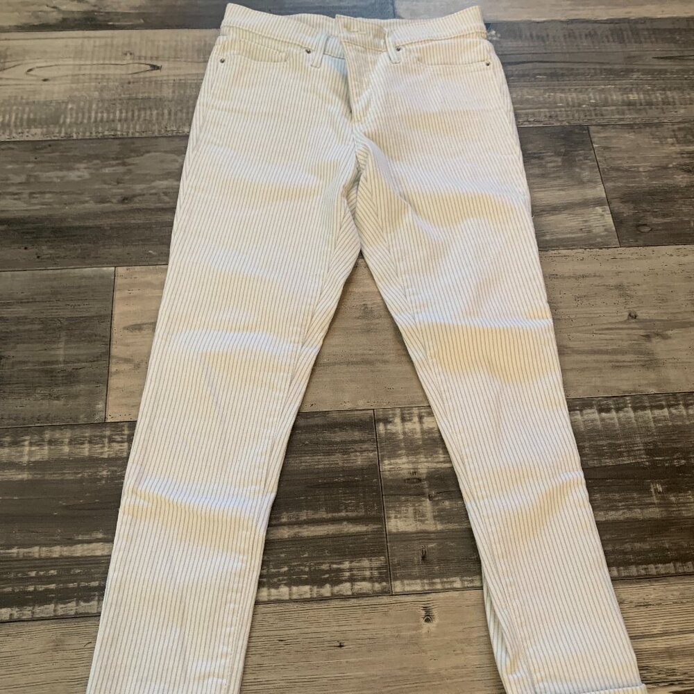 Levi's white jeans with a faint blue/grey stripe pattern. Sz 29 Women's.